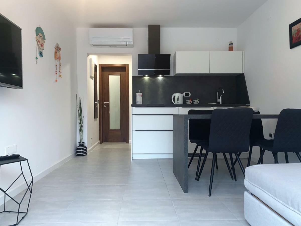 Apartments Artemus Karliva إيزولا المظهر الخارجي الصورة
